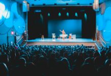 지역 문화예술 이끌 22개 대표 예술단체 선정…올해 106억 지원 people standing on stage with lights turned on during nighttime