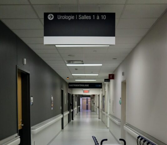 필수의료 중점 지원 위한 보상체계 개편 논의 본격화 white and black hospital bed