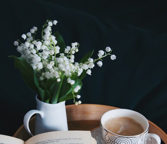 장마철 정신 건강 관리법 white and blue ceramic mug on brown wooden table