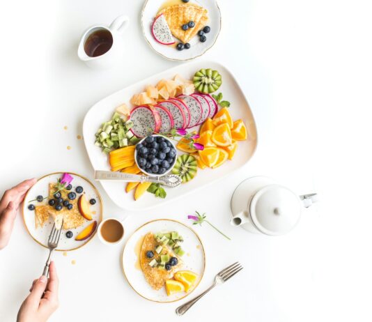 30~40대 여성을 위한 건강한 식단 및 운동 권장 fruit dish