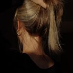 건강한 두피와 머릿결, 꾸준한 생활 습관 관리가 답이다 a woman with her hair in a bun